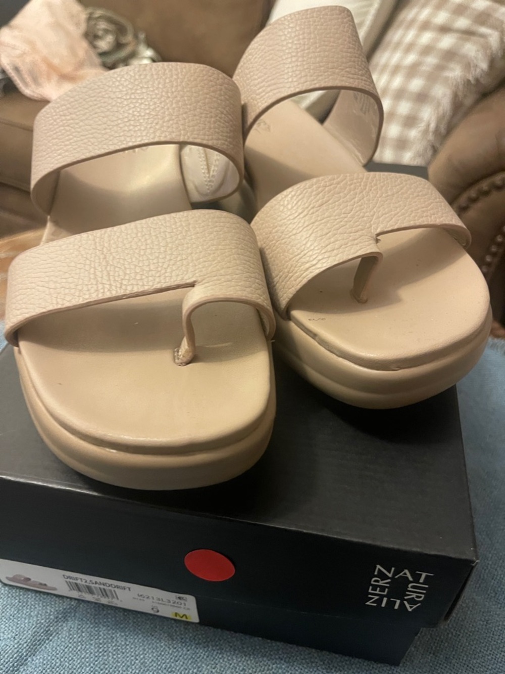 Naturalizer Neutral Beige Toe-Loop Platform Sandals Size 9M Retail $128
